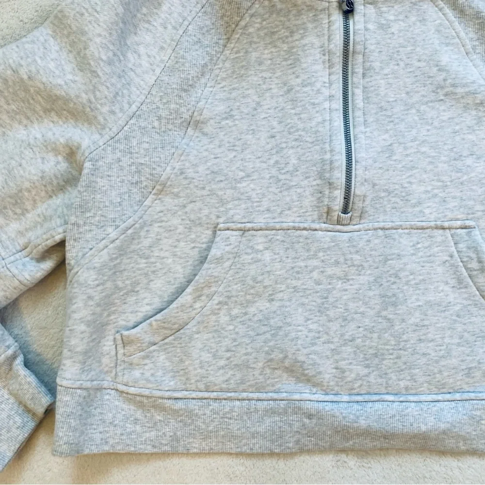 Lululemon women’s gray 1/2 zip hoodie sweatshirt w/ handwarmer pocket Sz M/L